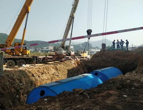 鋼砼混凝土化糞池安裝施工現(xiàn)場 鋼砼混凝土化糞池安裝施工現(xiàn)場